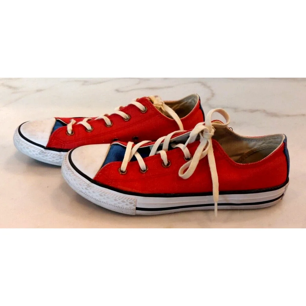 Converse All Star Sneakers - Low Top - Red & White‎ - Size 4 Junior - EUC